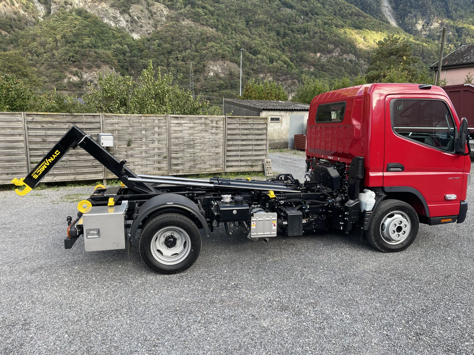 Camion avec bras de levage