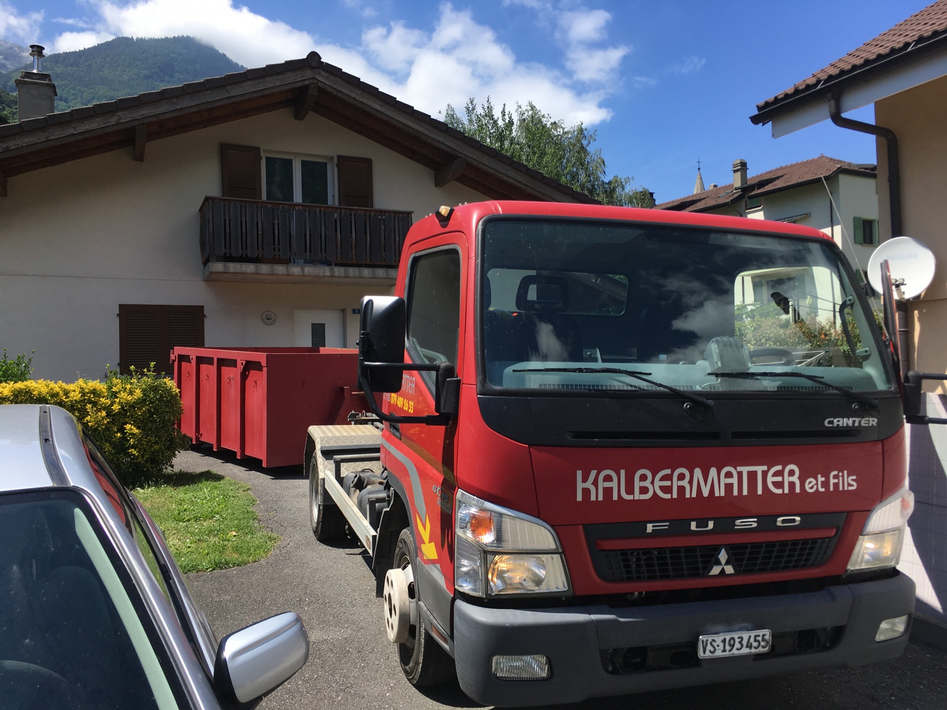Camion avec bras de levage