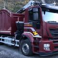 Camion grue avec grappin