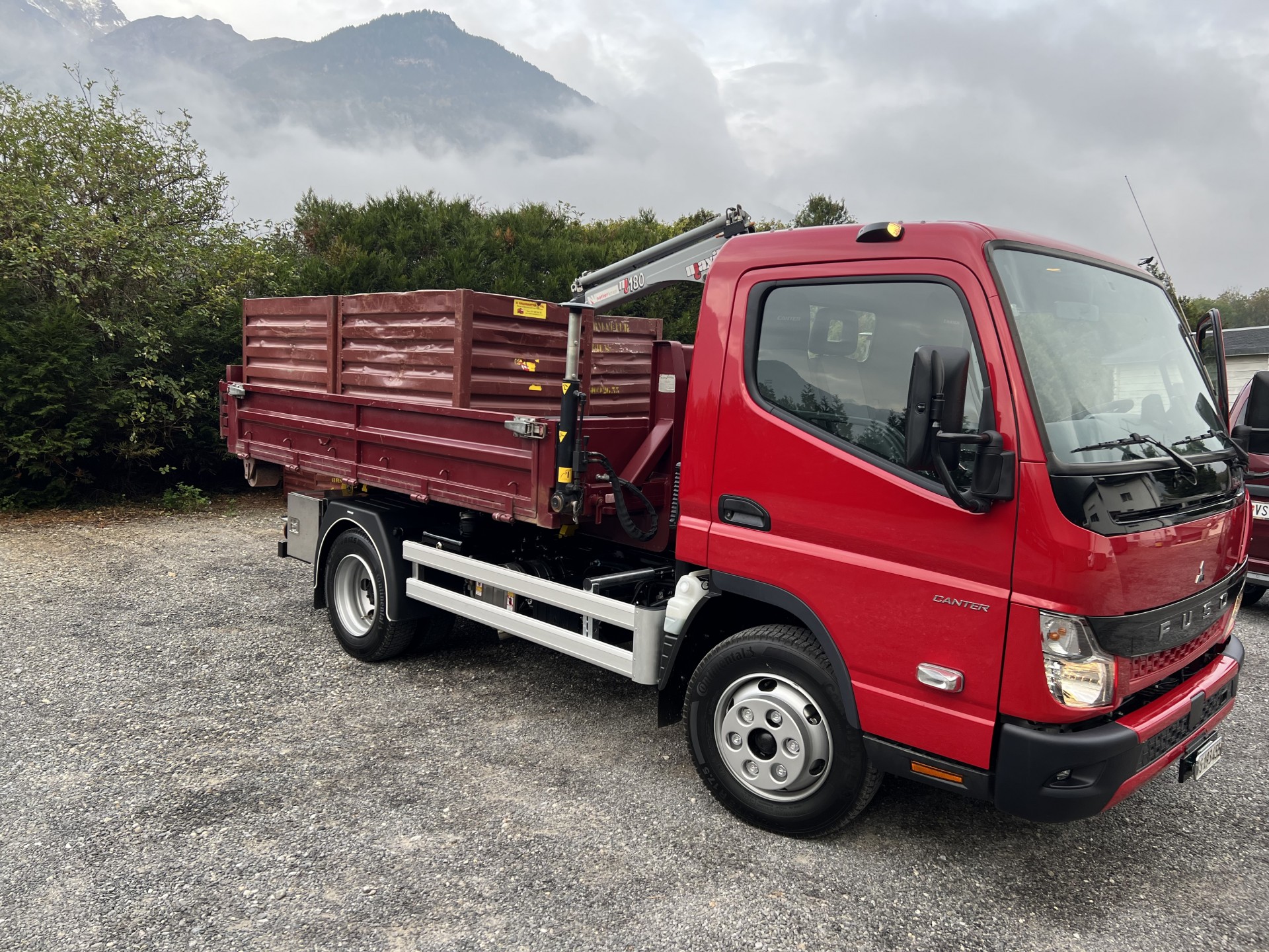 Camion avec bras de levage